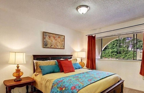 Education Hill House | Downtown Redmond 2 bed 1.5 bath