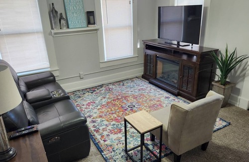 Saint Cloud House | Downtown St. Cloud home close shopping, restaurants, and airport.