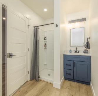 Coeur d'Alene Apartment | Downtown Studio #9 Food Truck Pavilion Next Door!