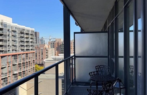 St. Lawrence Condo | Downtown Toronto Condo with Office Space! Walking distance to Scotiabank Arenan