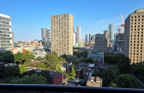 Church and Wellesley Condo | Downtown Toronto Condo | WiFi, Gym & Pool – Steps to Subway & Eaton Centre