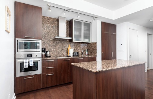 Toronto Entertainment District Apartment | Downtown Toronto near CN Tower