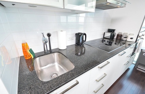Toronto Entertainment District Apartment | Downtown Toronto near CN Tower