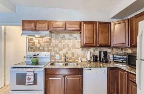 Lafayette House | Downtown Tranquility: 2BDR Escape in Lafayette