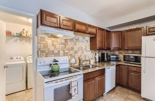 Lafayette House | Downtown Tranquility: 2BDR Escape in Lafayette