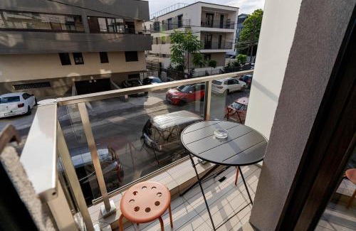 Vitan Apartment | Downtown Urban Studio w Balcony Vol 3