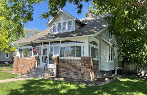 Waconia House | Downtown Waconia Charmer!