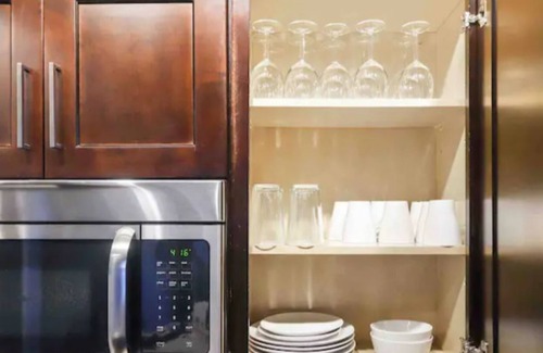 Inner Harbor Condo | Downtowns 1st Skyscaper!Cozy home w/Gym & Parking!