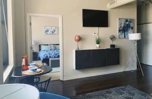 Inner Harbor Condo | Downtowns 1st Skyscaper!Cozy home w/Gym & Parking!