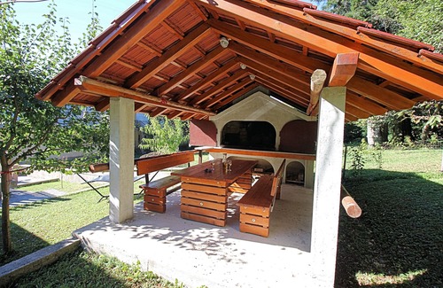 Breze House | Draußen gibt es eine Sitzecke mit atemberaubendem Blick auf die Natur, Grill,