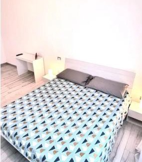 Affori House | Dream Apartments Stanza 2 in appartamento condiviso con bagno privato in camera
