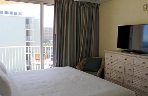 Bostroms Resort | Dream Getaway! Unit w/Kitchen, Beach, Pool, Parking, Near Boardwalk