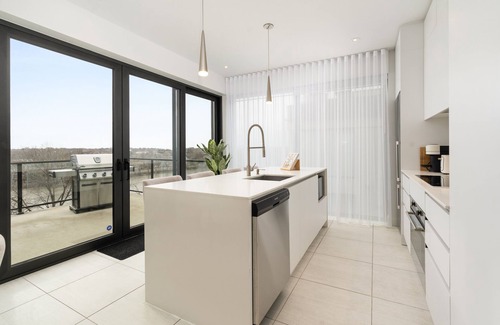 Laval Condo | Dream Home Retreat - Luxurious Water View