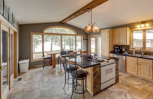 Crosslake House | Dream Island, Game Room, Two Docks, Kayaks & More- Minutes from Crosslake