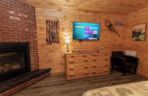 Estes Park Hotel | Dream River Front Suites R4