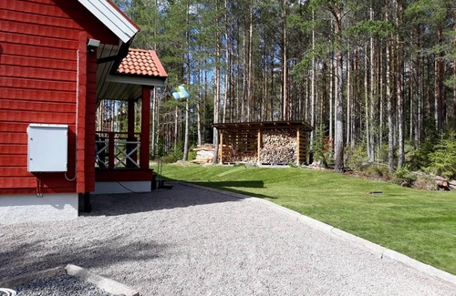 Nybro House | Dream vacation on the lake with sauna, open fire, boat, fiber optic connection, sun deck