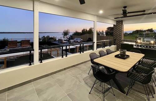 Metung House | Dream Views, Large Waterfront Oasis in Kings Cove Estate Metung