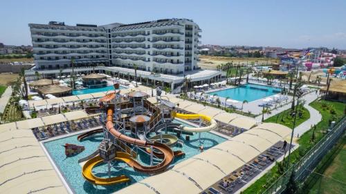 Side Hotel | Dream Water World