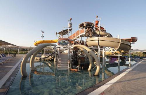 Side Hotel | Dream Water World