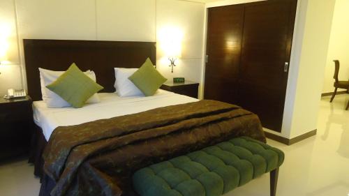 Karachi Resort | Dreamworld Resort, Hotel & Golf Course