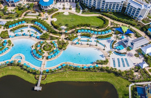 West Kissimmee Cottage | Dreamy Cottage near Disney with Margaritaville Resort & Island H20 Waterpark.