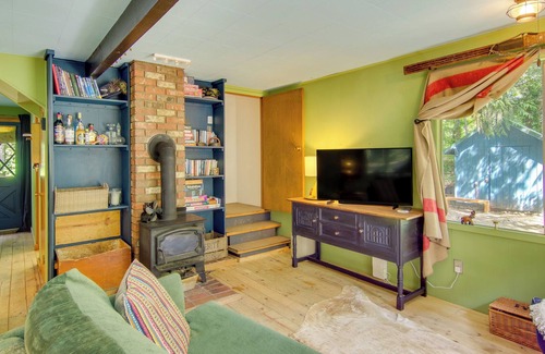 Baring Cabin | Dreamy Gold Bar Cabin: River Access + Pets Welcome