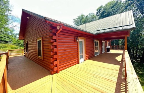 Grassy Creek Cabin | Dreamy Hidden Cabin in the Woods