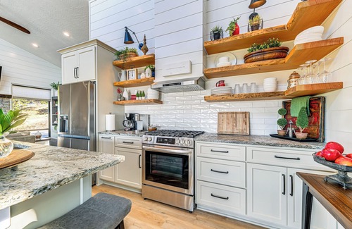 Roseburg Cottage | Dreamy Hilltop View: Roseburg Wine Country Retreat