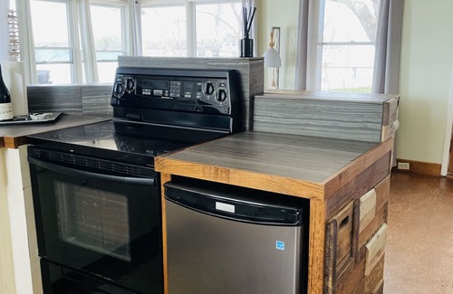 Amherstburg Cottage | Drifted Inn - Riverfront Cabin