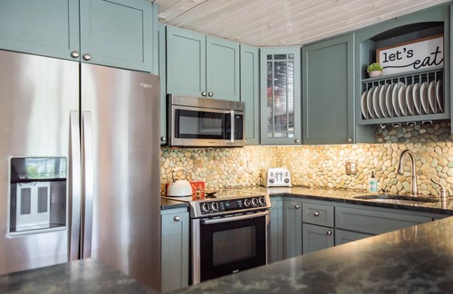 Old Saybrook Center Cottage | Driftwood Cottage @ Saybrook Point Marina, 2 King Beds