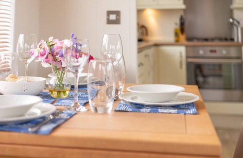 Mullacott Cabin | Driftwood Lodge - 2 Bed-Sleeps 4-TJS21OV