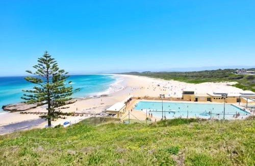 Windang House | DriftWood - Where the Lake Meets the Sea