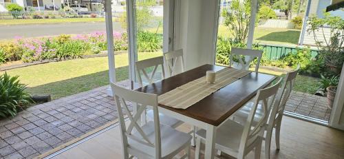 Windang House | DriftWood - Where the Lake Meets the Sea