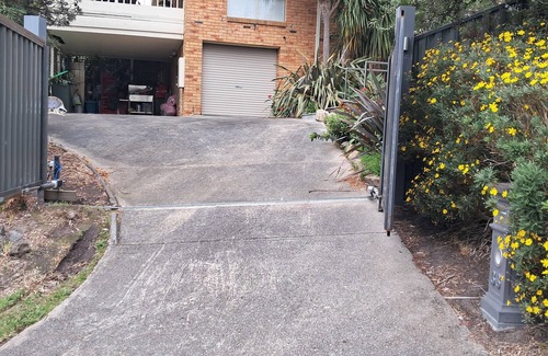 Dromana House | Dromana Seabreeze is a 3 minute drive to the beach and wineries