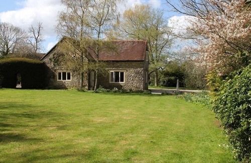 Pulham Cottage | DROOP FARM COTTAGE, pet friendly, with a garden in Hazelbury Bryan