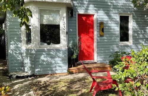 Drumheller House | Drum Cottage Summary: