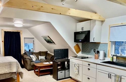 Fairbanks Cabin | Dry Studio Cabin in the Hills of Fairbanks