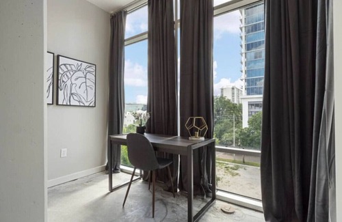 South Eola Apartment | DT Beautiful 1000 sq ft 1 BDRM