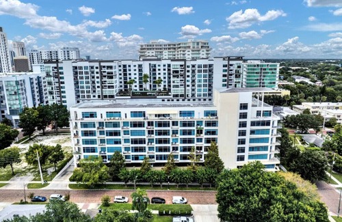 South Eola Apartment | DT Beautiful 1000 sq ft 1 BDRM