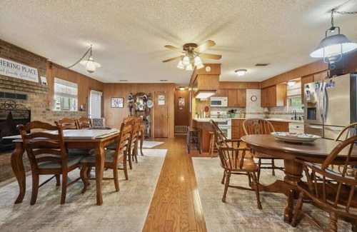 Tool House | Duck Inn Lakefront Retreat on Cedar Creek Lake 4BR/3BA Dock + Spacious Yard