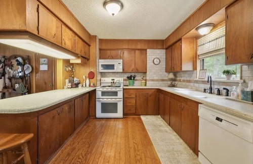 Tool House | Duck Inn Lakefront Retreat on Cedar Creek Lake 4BR/3BA Dock + Spacious Yard