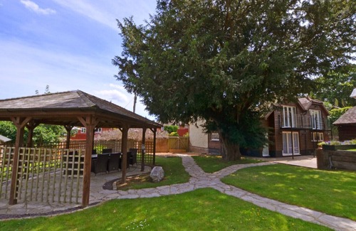 Wimborne House | Dulcima Cottage - Four Bedroom House, Sleeps 8