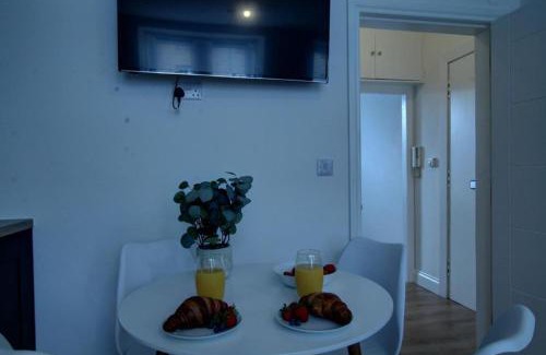 Dundee Apartment | Dundee - 1 Bed - Sleeps 4 - Free Parking
