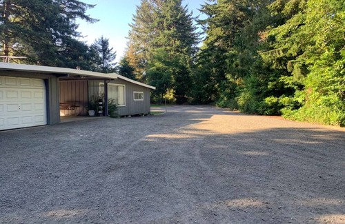 Saunders Lake House | Dune Riders Dream - Direct Dune Access - 2 Bdr 1 Ba Sleeps 5