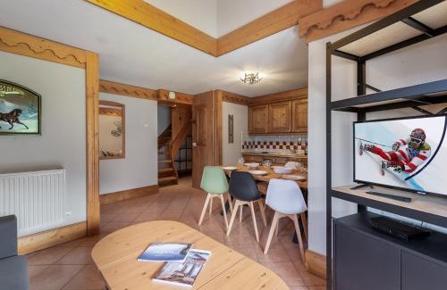 Meribel Village Apartment | Duplex à Méribel Village : Ski aux pieds, Piscine et Spa inclus - FR-1-566-6