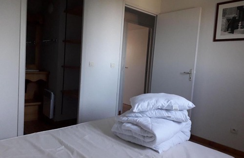 Besse-et-Saint-Anastaise Apartment | Duplex 8 pers avec piscine à Super-Besse - FR-1-814-44