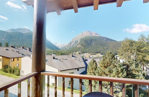 Pontresina Apartment | Duplex apartment located above the village of Pontresina with dream view.