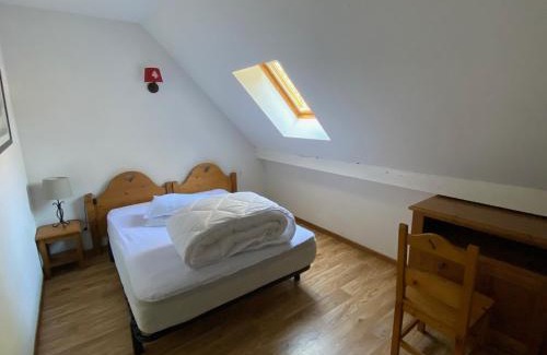 Besse-et-Saint-Anastaise Apartment | Duplex calme avec piscine et balcon près de Super-Besse - FR-1-814-40