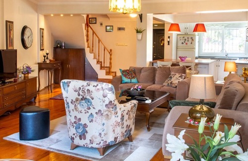 Cigli Apartment | Duplex Detached House with Garden in Izmir