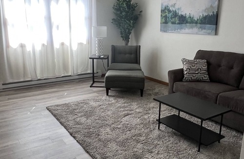 Byron House | Duplex overlooking Rock River